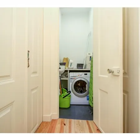 Appartement Houze Studio Near Lx Factory And The River Lissabon